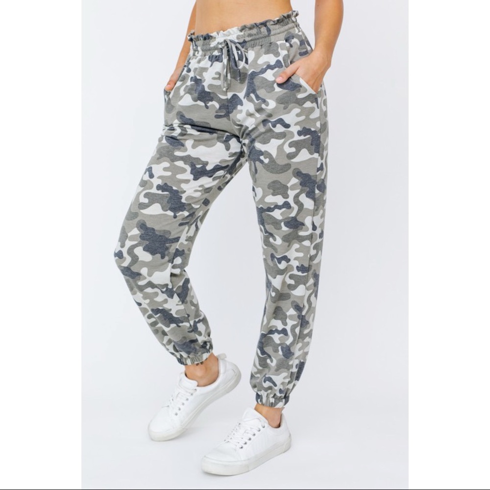 ATTENTION CAMO PAPERBAG JOGGERS - Picture 3 of 5
